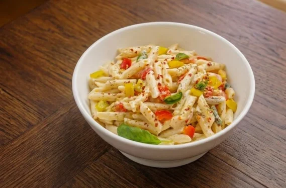 Penne Pasta In White Sauce (Veg)